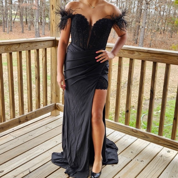 Chic Black Feathered Off-Shoulder Prom Dress - Picture 1 of 5